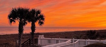 Coastal Luxury Retreat at Winding River – Beach, Golf, Marina & Pools