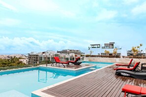 Pool - Modern 1BR Near 5th Ave | Hotel Amenities (Playa del Carmen)