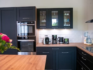 Coffee/tea maker, fridge, microwave, oven - Les Clés de Censibele - Charmant gîte pour 12 (Braye)