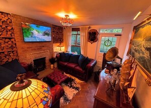 Smart TV, fireplace