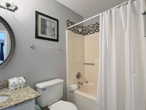 Bathroom - New Listing - Fresh Calendar | Perdido Dunes | On the Beach + Outdoor Pool + Near Florabama (Orange Beach)