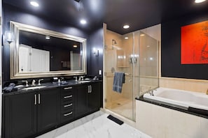 Hair dryer - Vintage Vegas Studio On LV Strip/Balcony/Pools (Las Vegas)