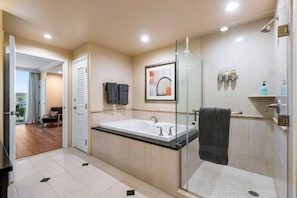 Hair dryer - Perfect Condo on Las Vegas Strip w/ Jacuzzi Tub! (Las Vegas)