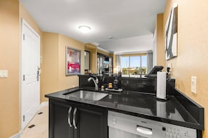 Fridge, microwave, oven, stovetop - Perfect Condo on Las Vegas Strip w/ Jacuzzi Tub! (Las Vegas)