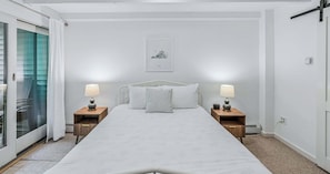Iron/ironing board, WiFi, bed sheets - Mountain Views, Walk to Ski Hill - Kingswood 1A (Hartford)