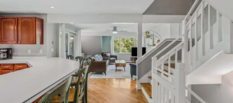 Ski-Access Townhouse with Mountain Views, Kingswood