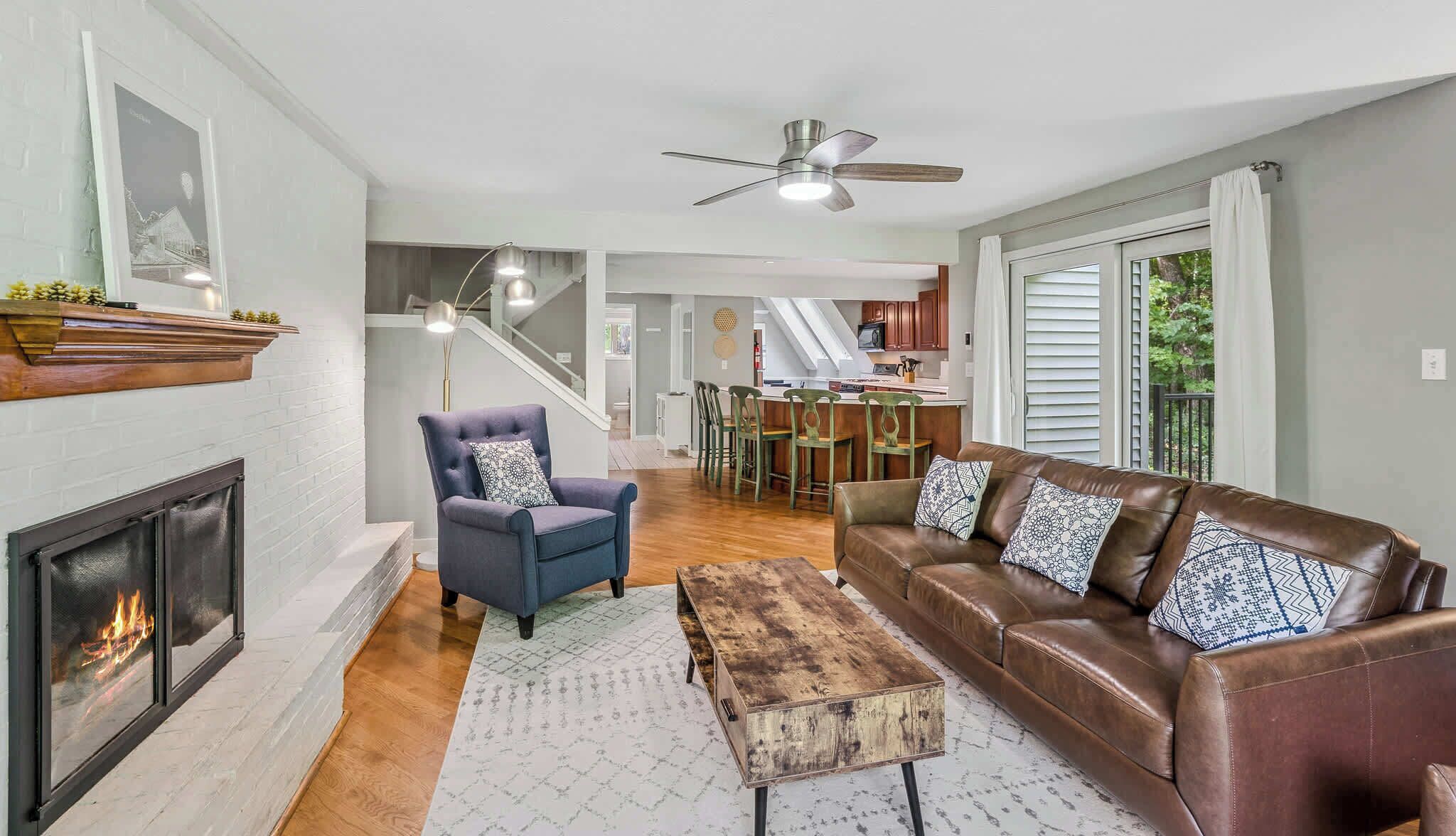 TV, fireplace, offices