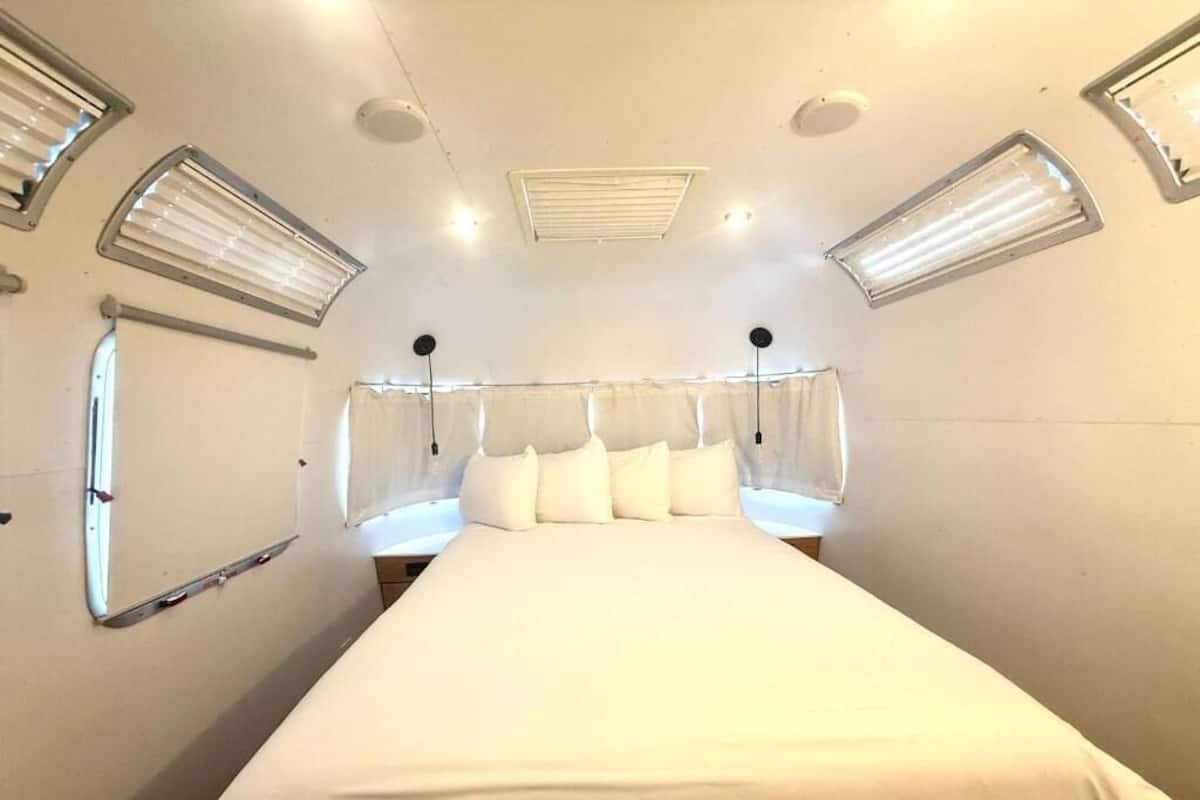 Mobile Home, Kitchenette, Mountain View | Blackout drapes, free WiFi