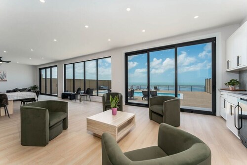 20 Spacious Bay