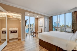 Desk, iron/ironing board, travel cot, WiFi - Best Location! MGM Signature Suite w/ Sphere View (Las Vegas)