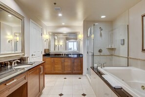 Hair dryer - Best Location! MGM Signature Suite w/ Sphere View (Las Vegas)