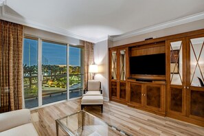 TV - Best Location! MGM Signature Suite w/ Sphere View (Las Vegas)