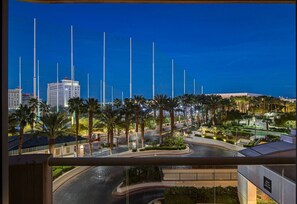 Interior - Best Location! MGM Signature Suite w/ Sphere View (Las Vegas)