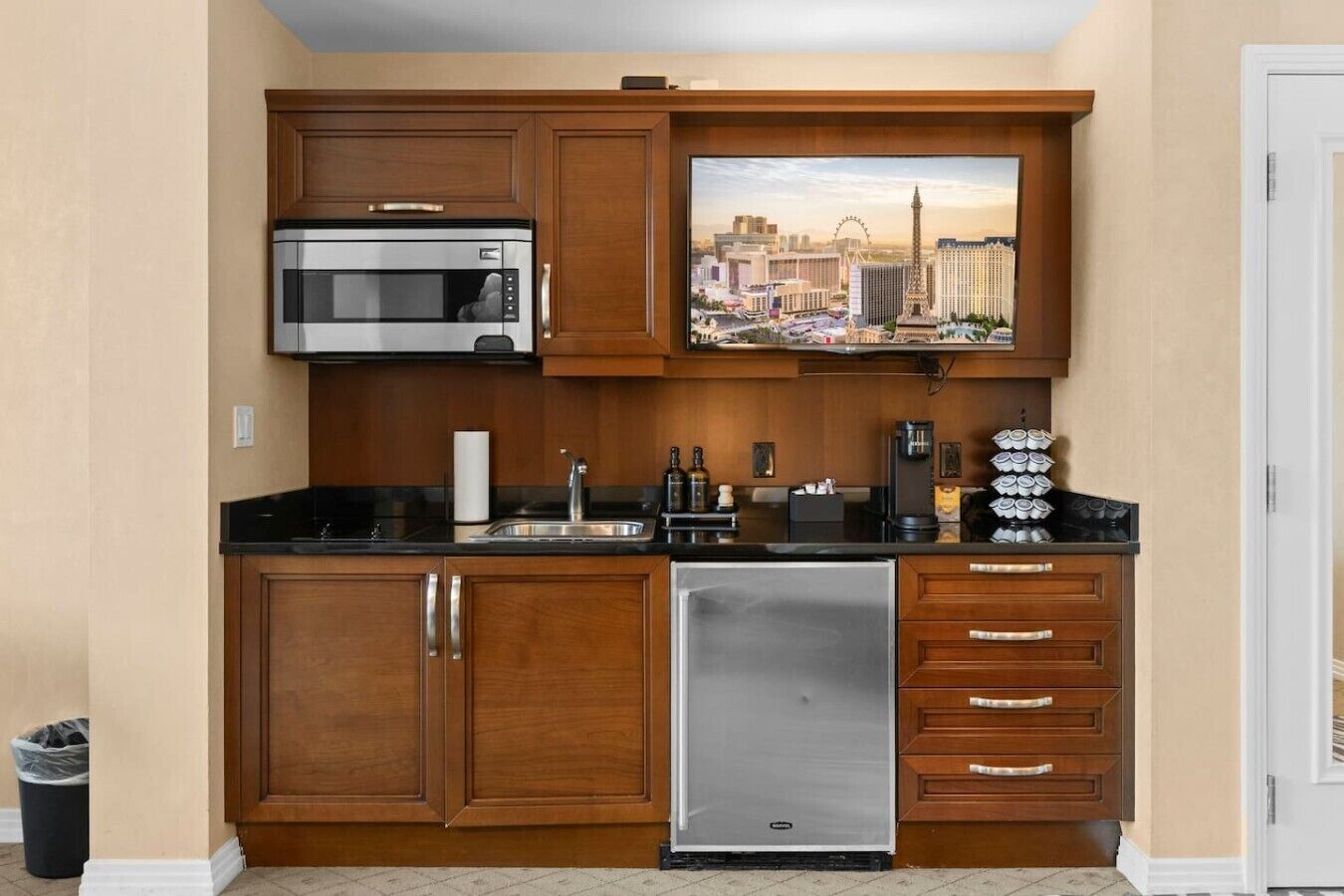 Fridge, microwave, stovetop, coffee/tea maker