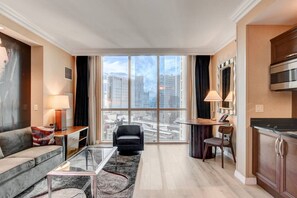 TV - High Roller Studio On LV Strip-No Resorts Fee! (Las Vegas)