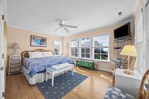 5 bedrooms, free WiFi, bed sheets - Luxury Waterfront & Oceanfront Beach Paradise (North Topsail Beach)