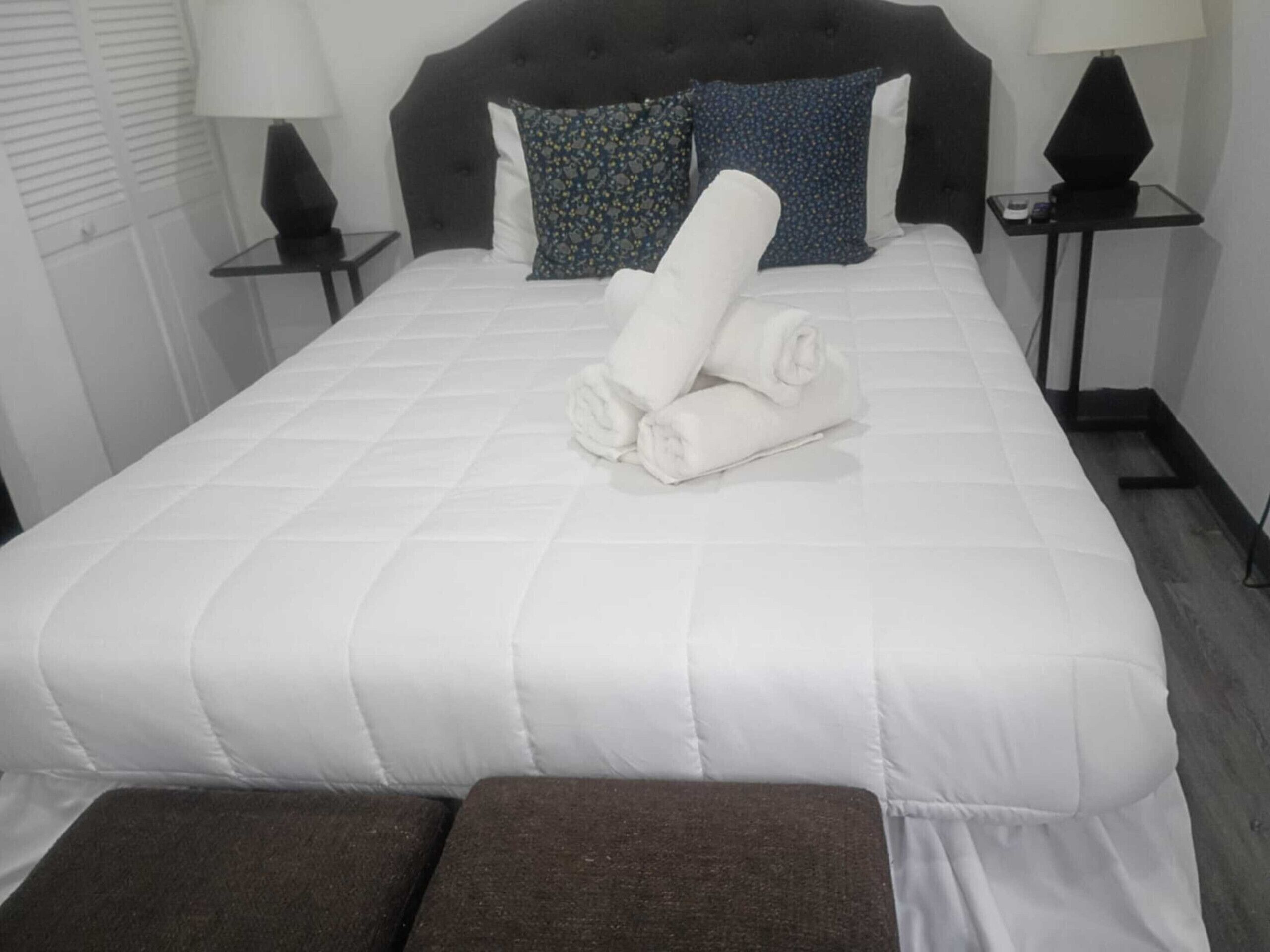 Iron/ironing board, bed sheets
