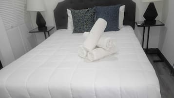 Iron/ironing board, bed sheets