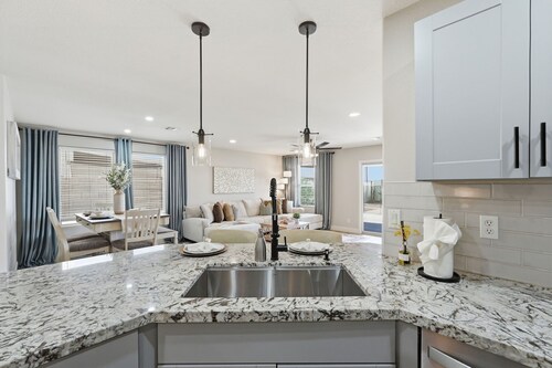Beautiful and relaxing 3 bedroom house with a pool.
