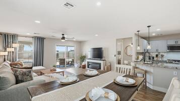 Smart TV, fireplace