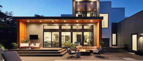 House (5 Bedrooms) | Front of property