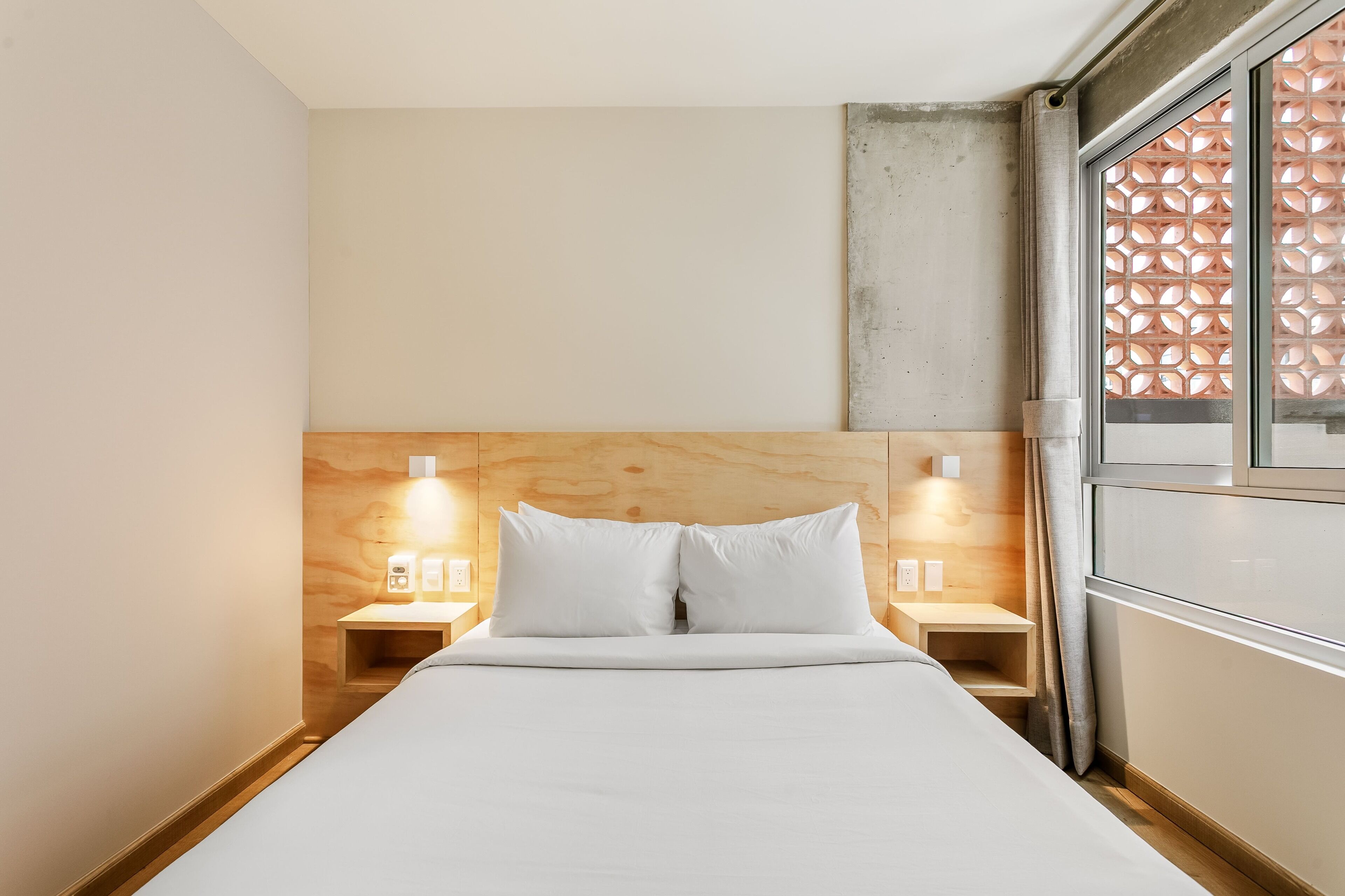 Apartament bàsic | Matalassos d'escuma viscoelàstica i escriptori 
