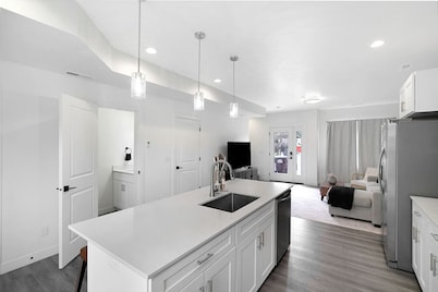 SLC Basecamp | 3BR Townhome for 8