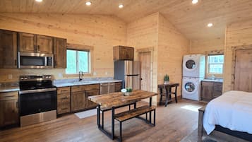 1 bedroom, WiFi (free), bed sheets