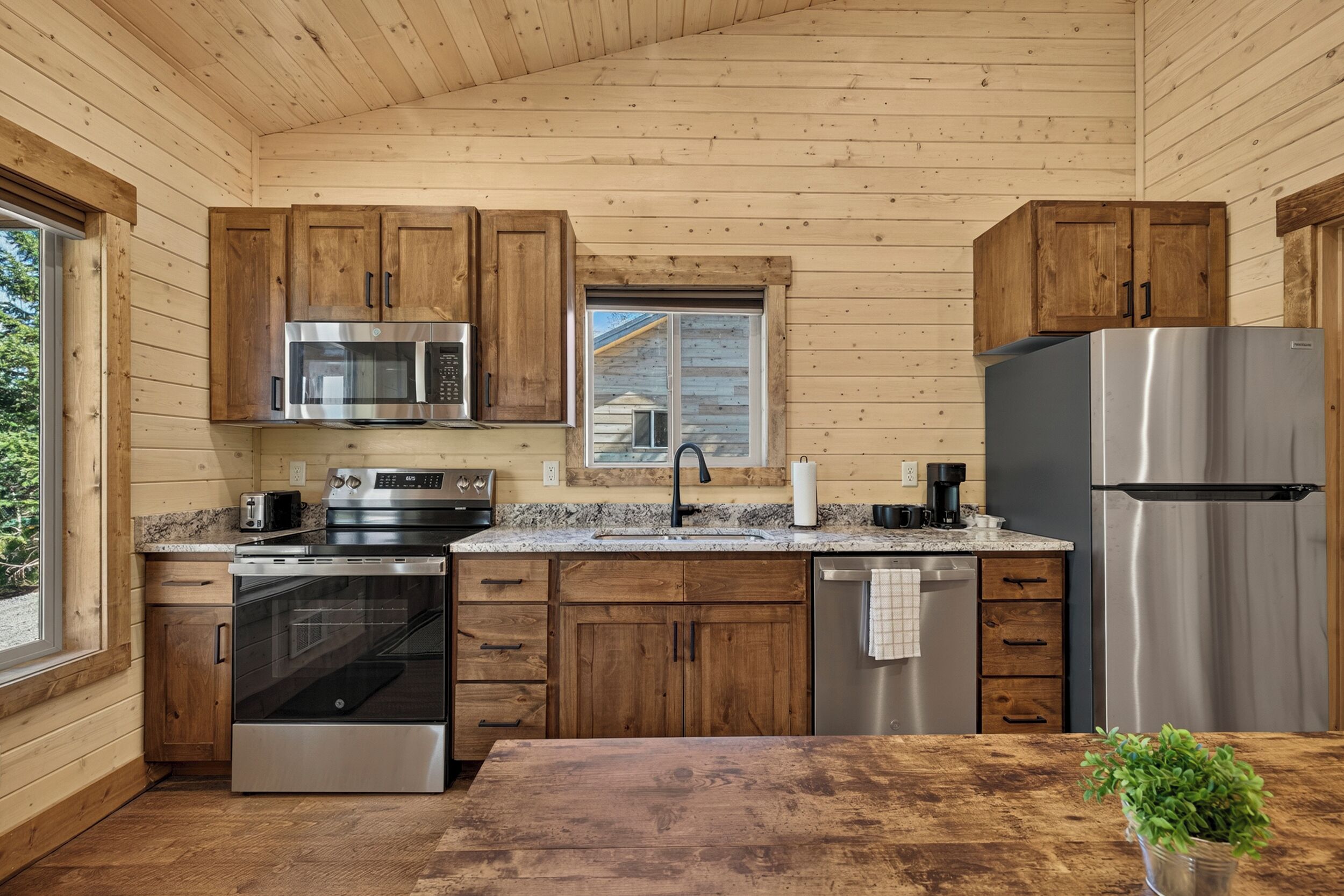 Coffee/tea maker, fridge, microwave, oven