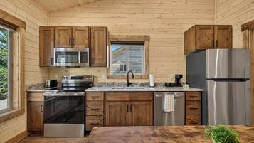 Coffee/tea maker, fridge, microwave, oven