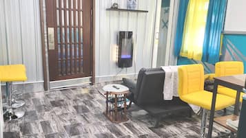 Apartment, 1 Bedroom, Smoking, Fireplace | Interior