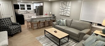 King on-suite 4 Bedroom 3 Bath House Near Stadium