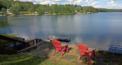 Lakefront 4 bedroom house 8 minutes from Colgate