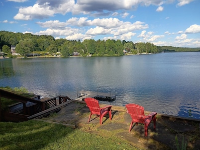 Lakefront 4 bedroom house  8 minutes from Colgate
