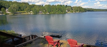 Lakefront 4 bedroom house 8 minutes from Colgate