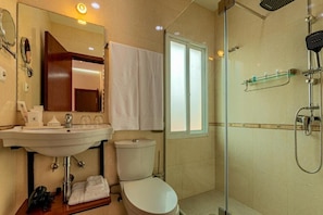 Suite, Balcony, City View | Bathroom - Kululwa House (Luanda)