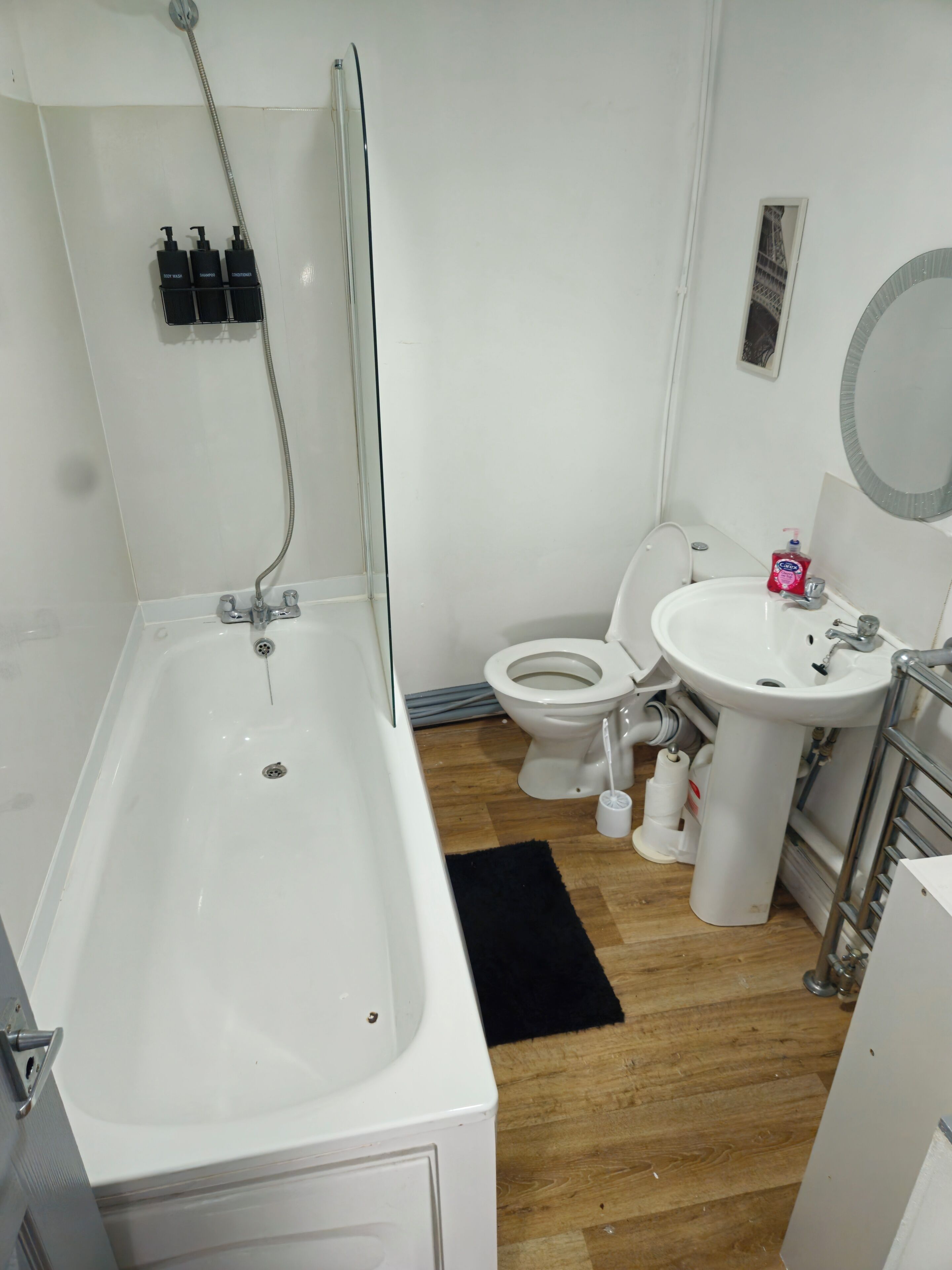 Handtücher, Seife, Toilettenpapier