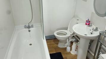 Handtücher, Seife, Toilettenpapier
