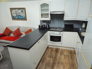 Private kitchen - Highland Hideaway Southsea Stylish Coastal Stay (Portsmouth)