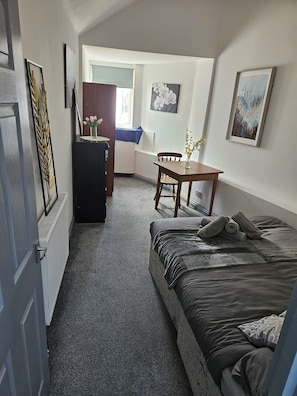 3 bedrooms, WiFi, bed sheets - Highland Hideaway Southsea Stylish Coastal Stay (Portsmouth)