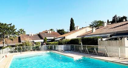 Bright duplex with a mezzanine · Pool · 5-minute walk to the beach · Private terrace