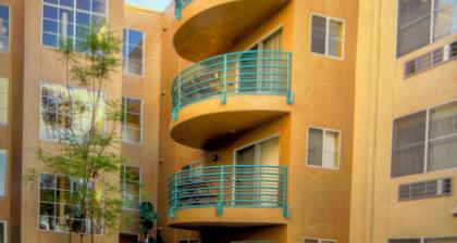 Comic Con! sleeps 4 1-bedroom hotel suites in San Diego with AC, kitchen, pool.