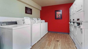 Unclassified image, 4 of 24, button - Motel 6 Suites Sacramento Arden Way CA (Sacramento)