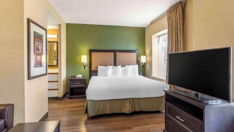 Motel 6 Suites Chicago Vernon Hills Lincolnshire IL