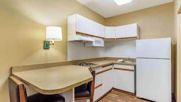 Full-size fridge, microwave, stovetop