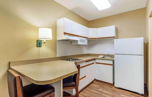 Full-sized fridge, microwave, stovetop