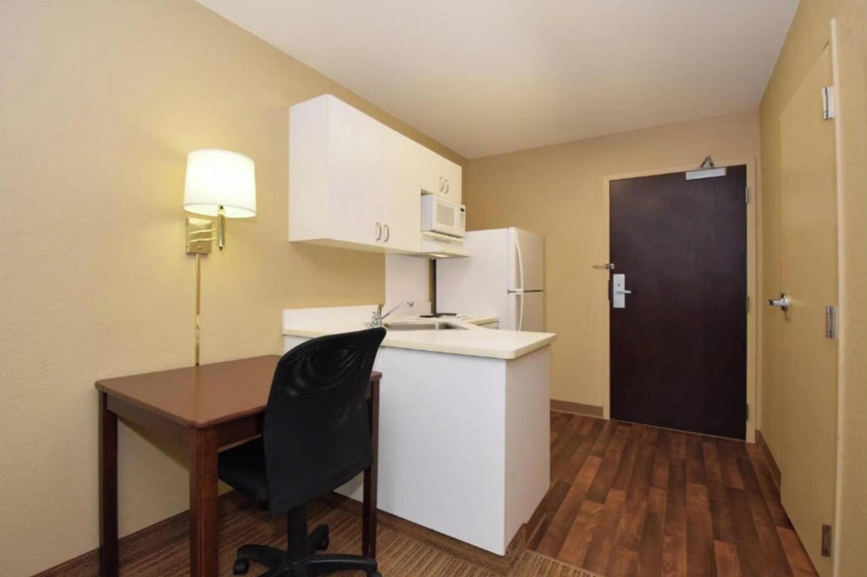 Full-size fridge, microwave, stovetop