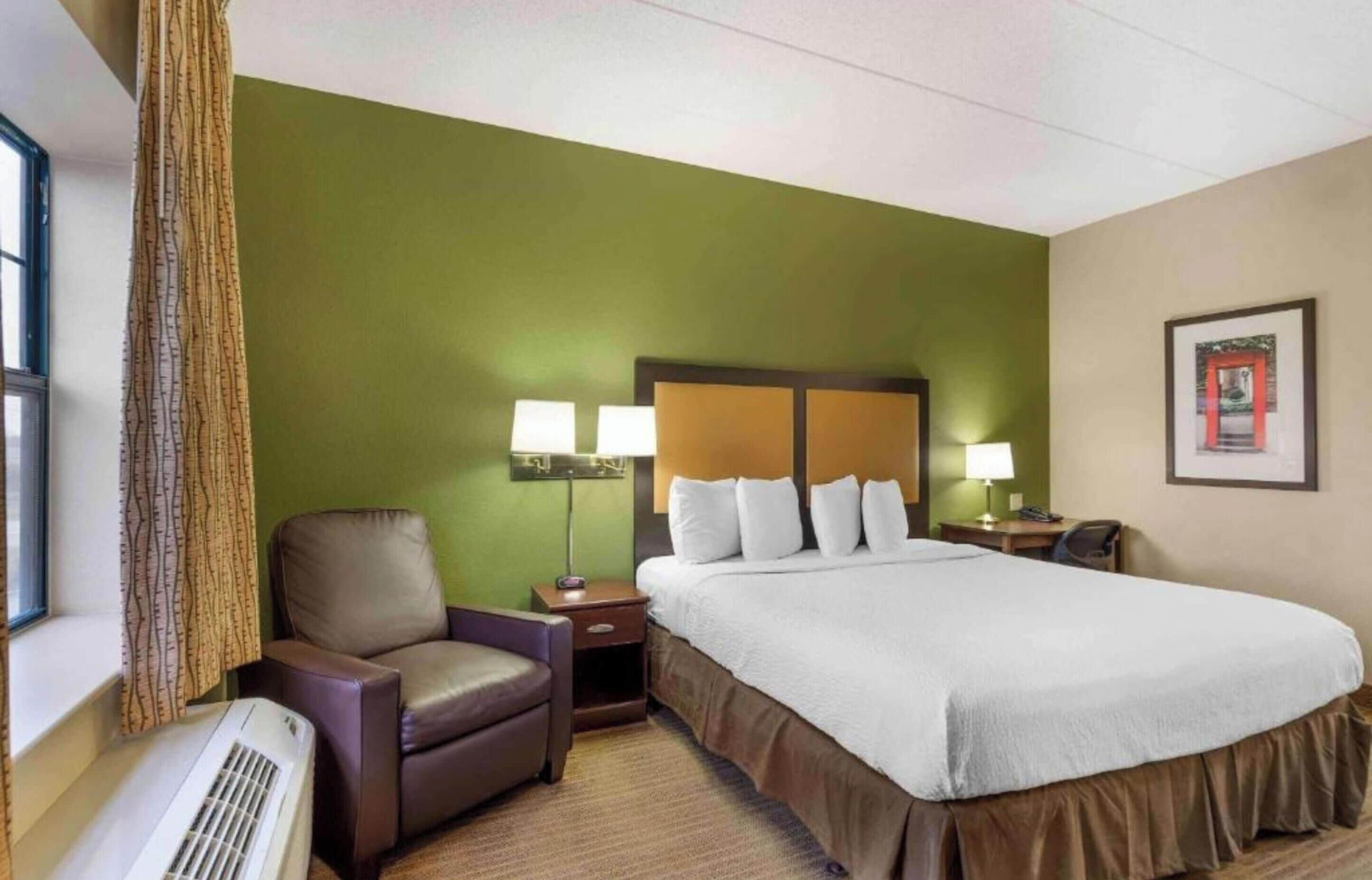 Room, 1 King Bed, Non Smoking (Kitchen, Shower)