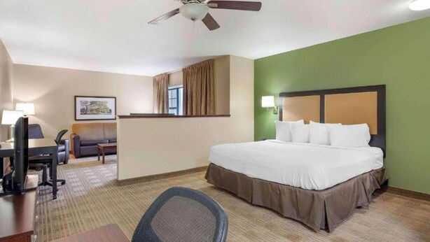 Room - Motel 6 Suites Chicago Lisle IL (Lisle)