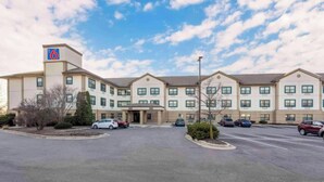 Front of property - Motel 6 Suites Chicago Lisle IL (Lisle)